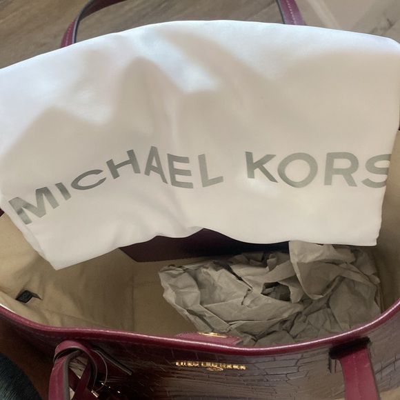 NEW. Michael Kors JANE Large (Embossed Leather) Tote Handbag, with Dust Bag. - Picture 11 of 16